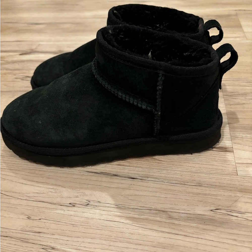 black ankle uggs - Picture 4 of 6